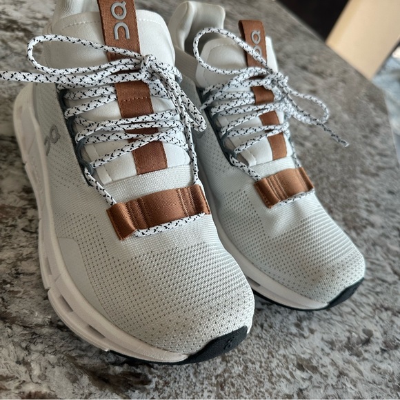ON Running Cloudnova Women Shoes Size 6 White Pearl - Picture 6 of 12